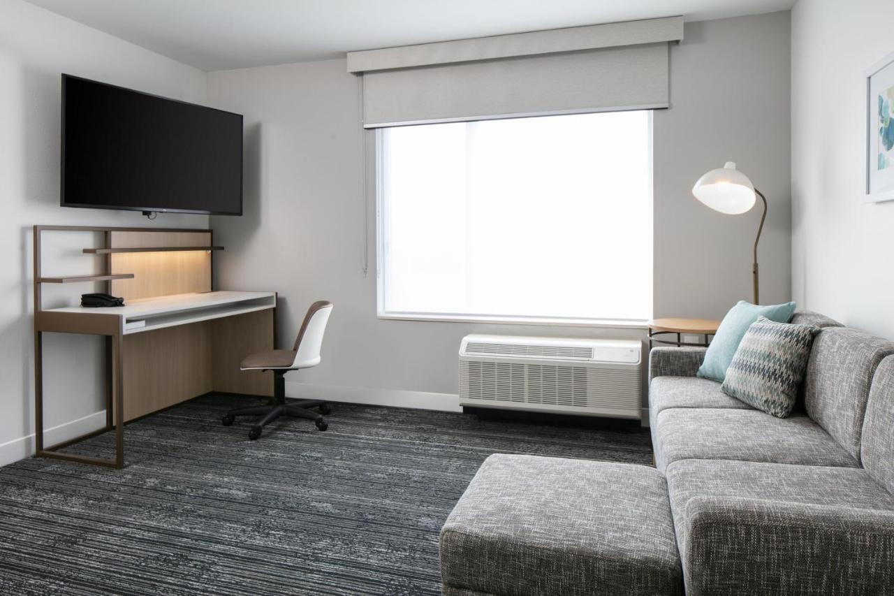 Towneplace Suites By Marriott Oconomowoc Buitenkant foto