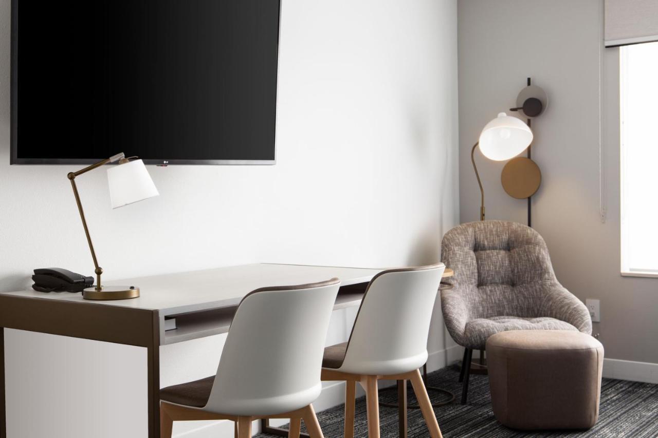 Towneplace Suites By Marriott Oconomowoc Buitenkant foto