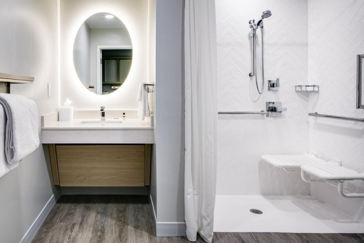 Towneplace Suites By Marriott Oconomowoc Buitenkant foto