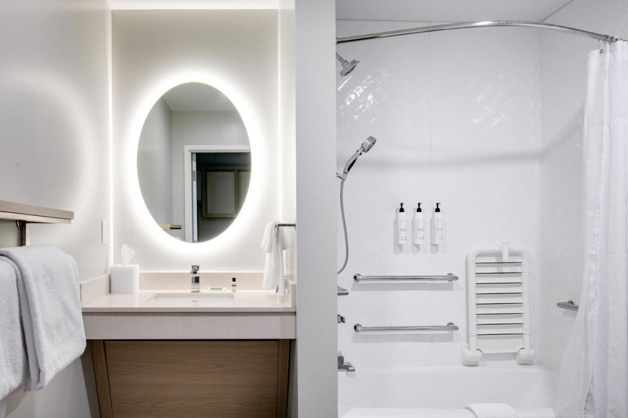 Towneplace Suites By Marriott Oconomowoc Buitenkant foto