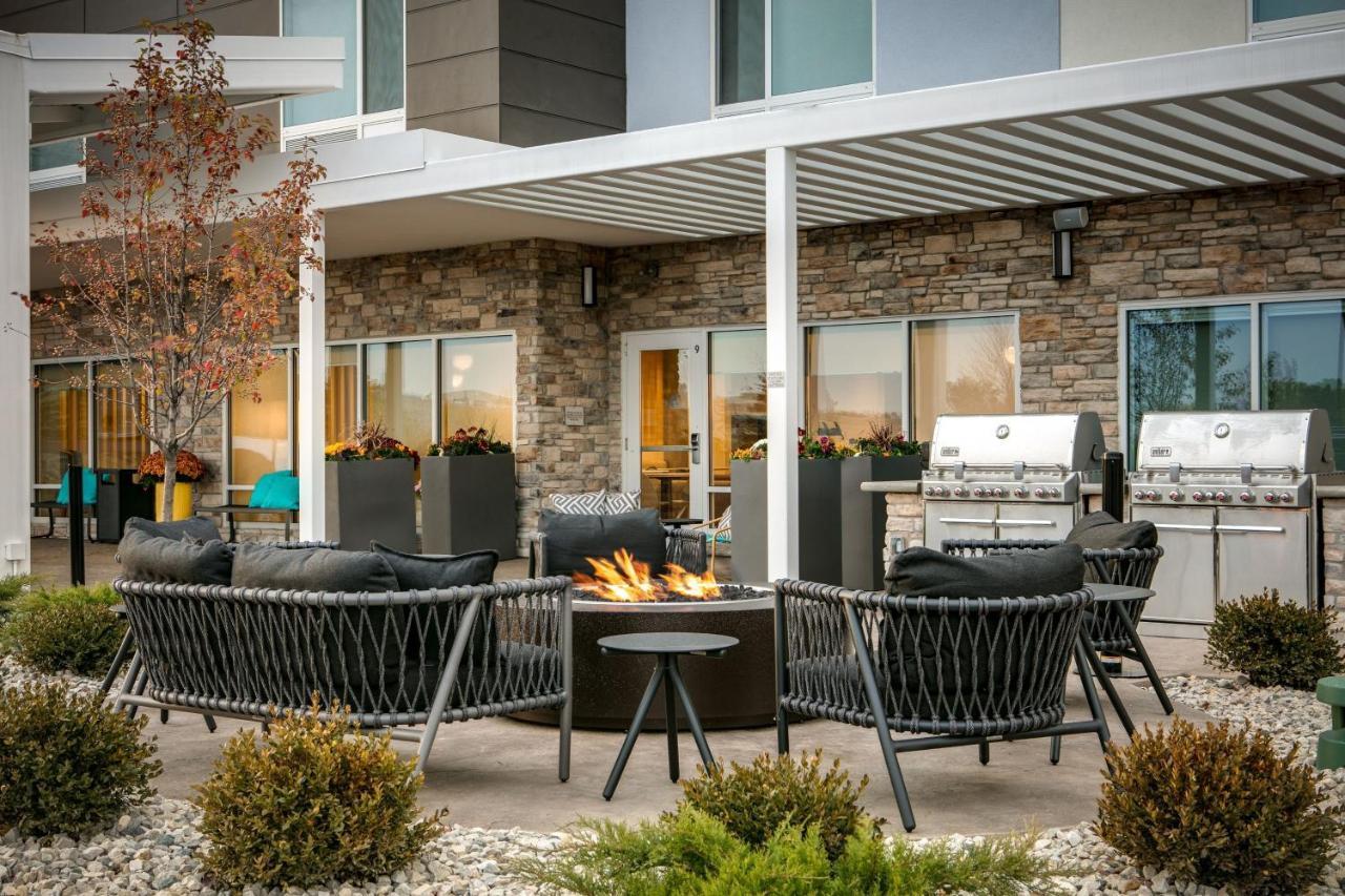 Towneplace Suites By Marriott Oconomowoc Buitenkant foto