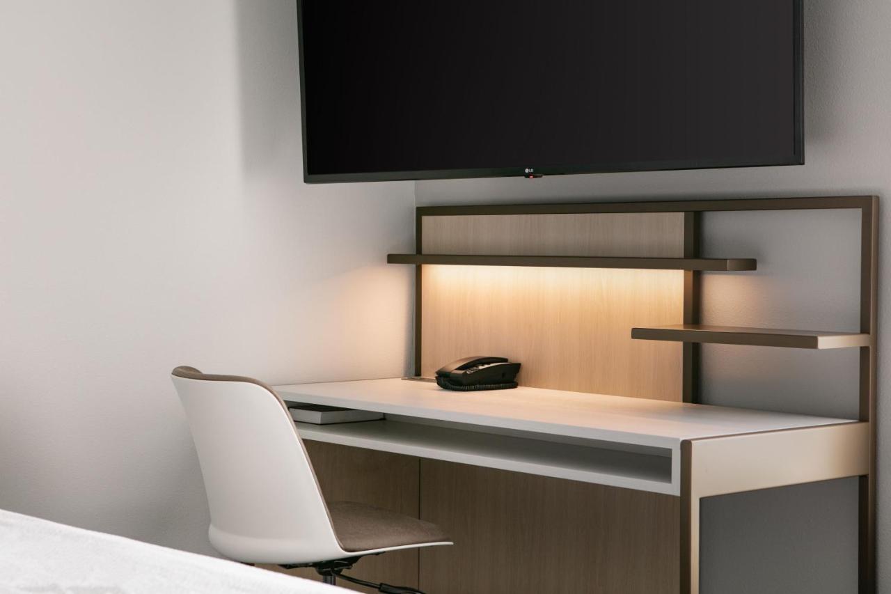 Towneplace Suites By Marriott Oconomowoc Buitenkant foto