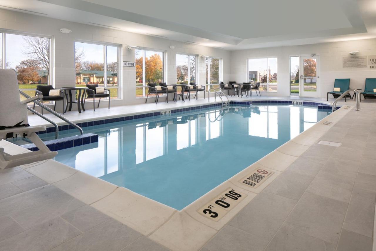 Towneplace Suites By Marriott Oconomowoc Buitenkant foto
