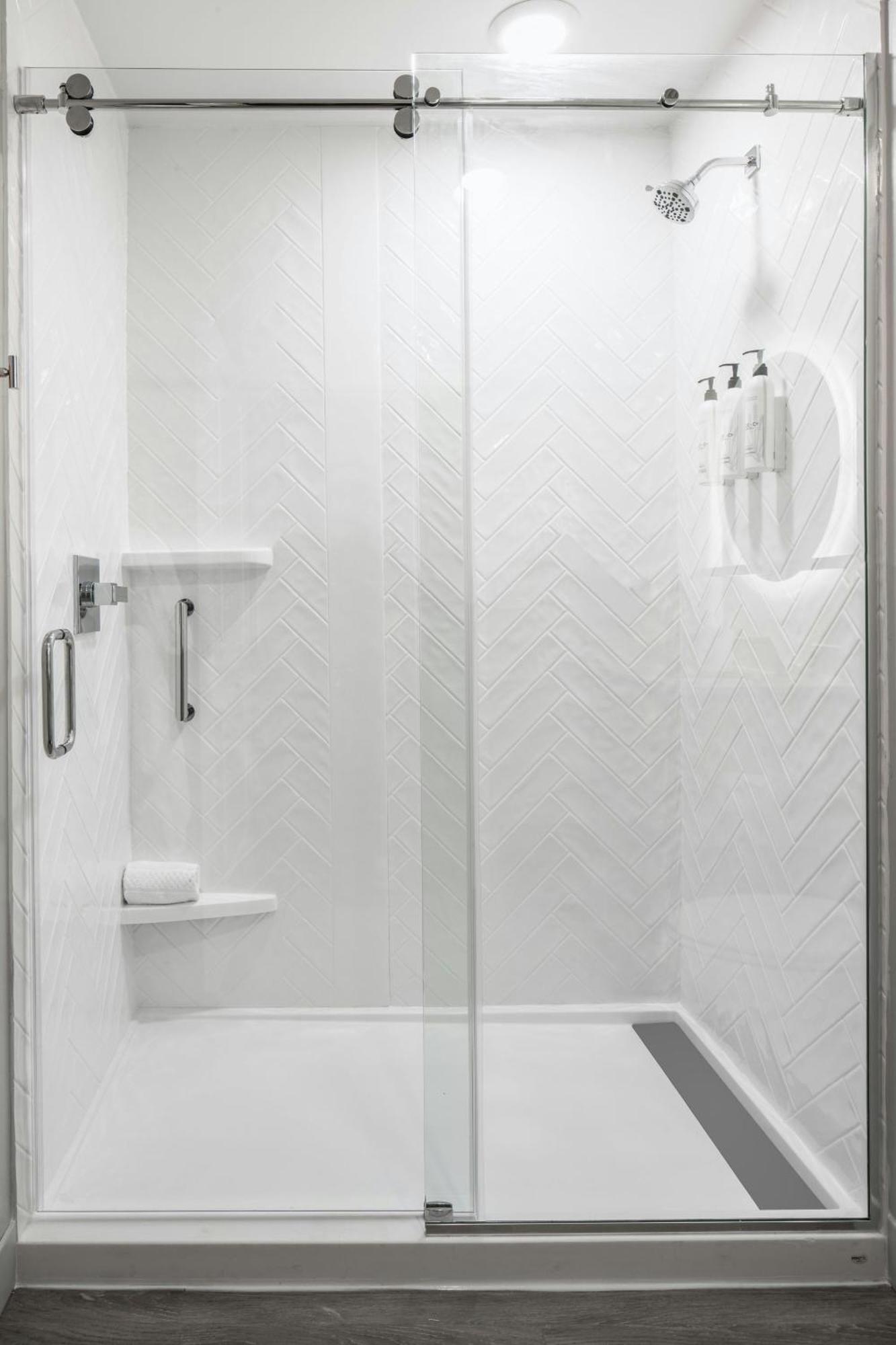 Towneplace Suites By Marriott Oconomowoc Buitenkant foto